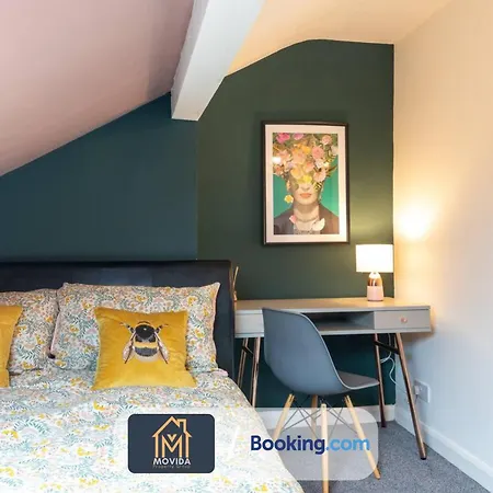 The Hyde Away: Chic Urban Two-bedroom House Apartment