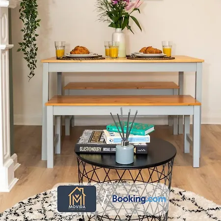 The Hyde Away: Chic Urban Two-bedroom House Apartment Leeds (West Yorkshire)
