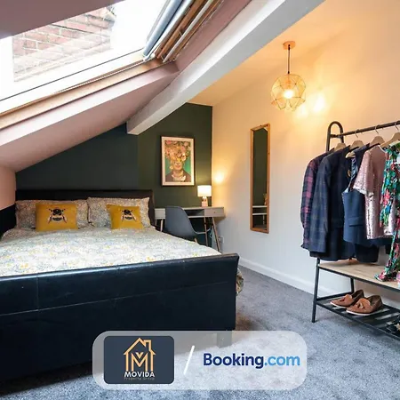 The Hyde Away: Chic Urban Two-bedroom House Apartment